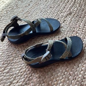 EUC kids Chaco sandals size 5